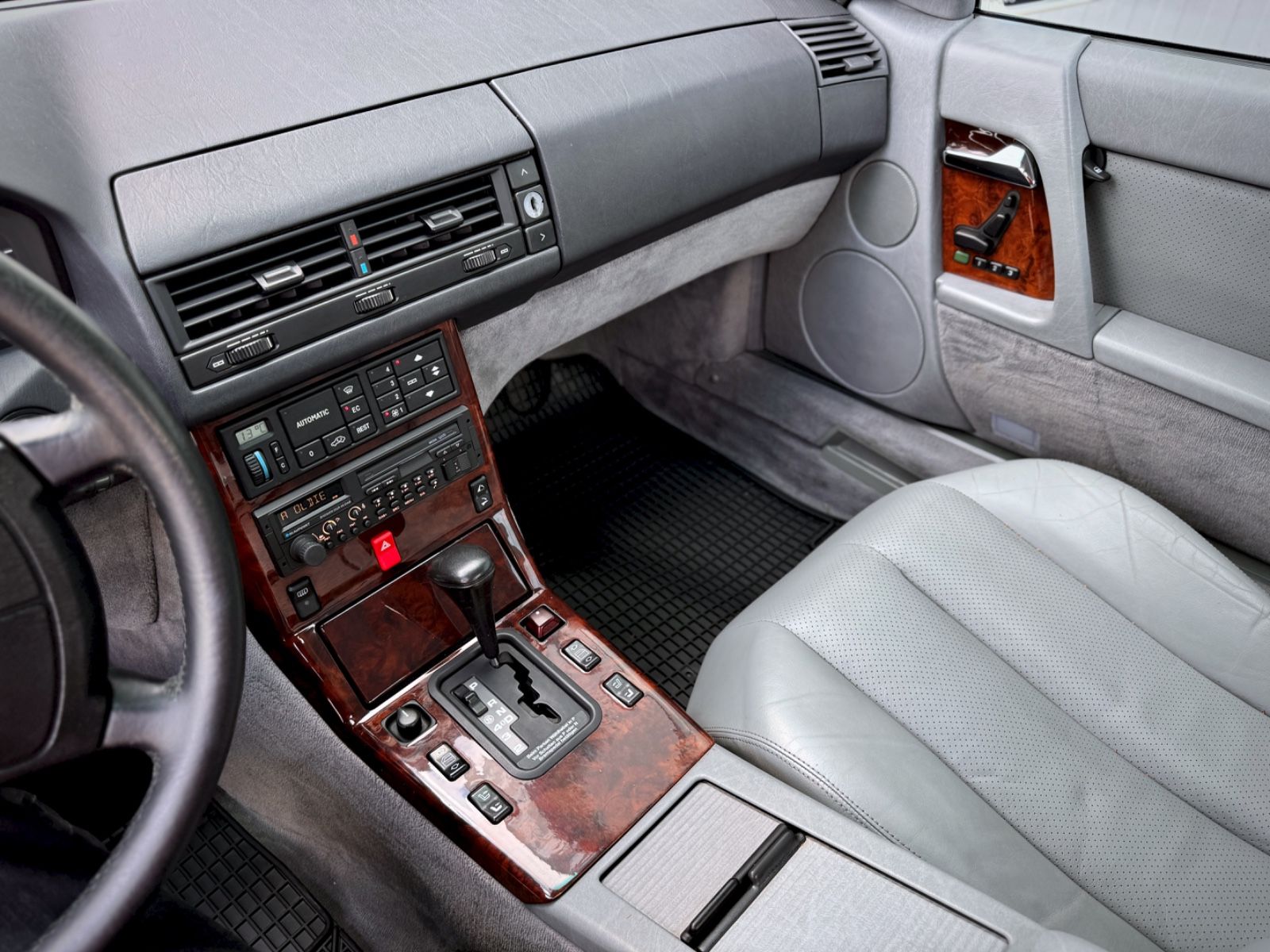 Fahrzeugabbildung Mercedes-Benz SL 300 Roadster *AUTOMATIK|KLIMA|LEDER*
