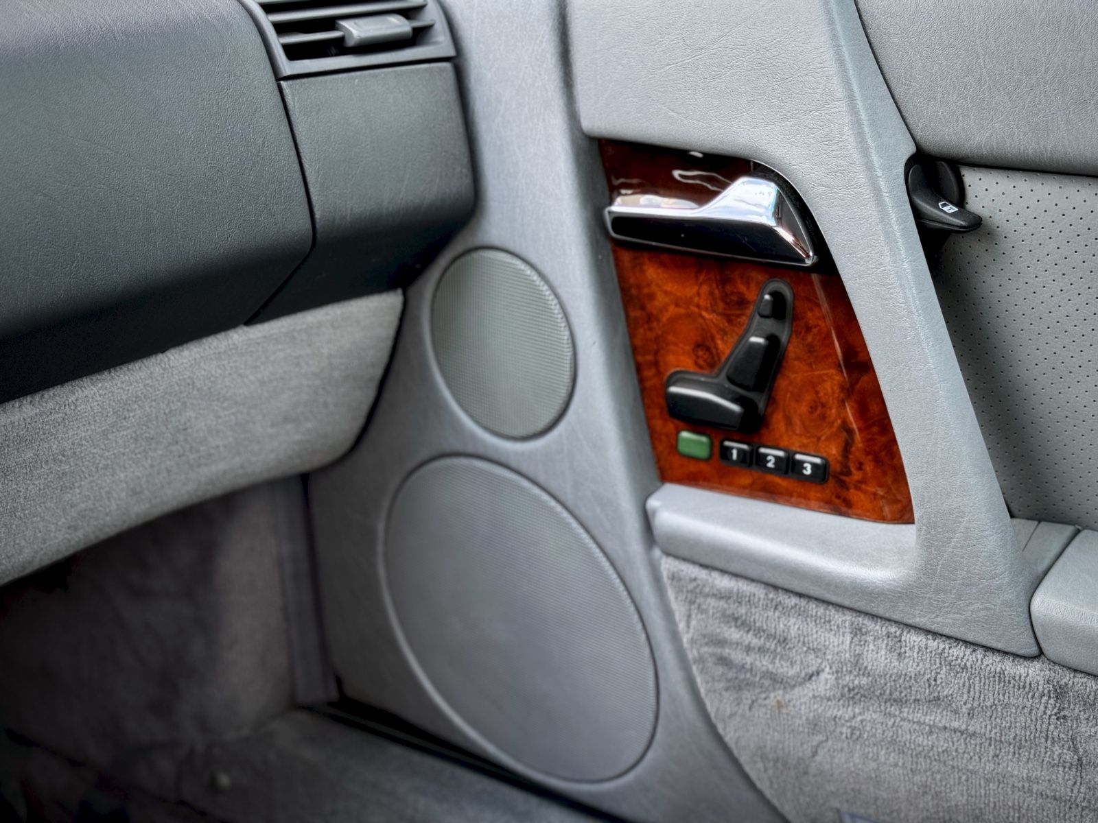 Fahrzeugabbildung Mercedes-Benz SL 300 Roadster *AUTOMATIK|KLIMA|LEDER*