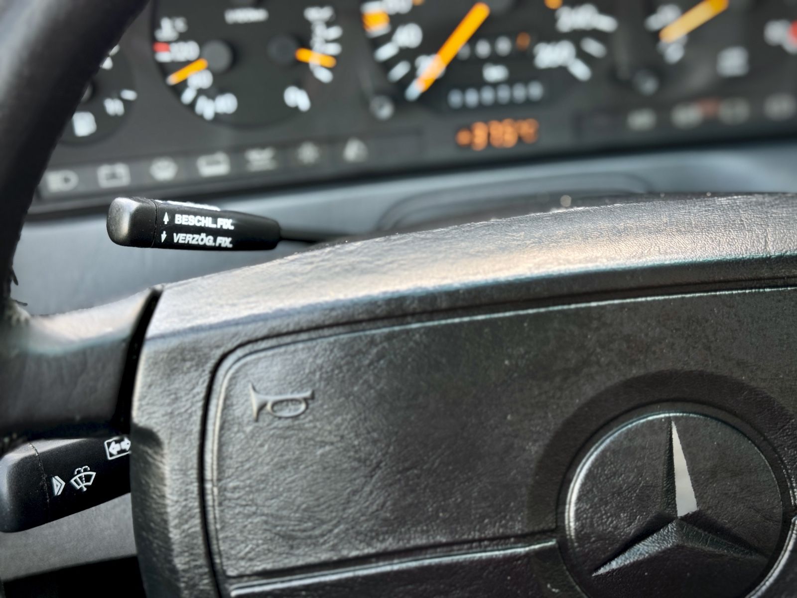 Fahrzeugabbildung Mercedes-Benz SL 300 Roadster *AUTOMATIK|KLIMA|LEDER*