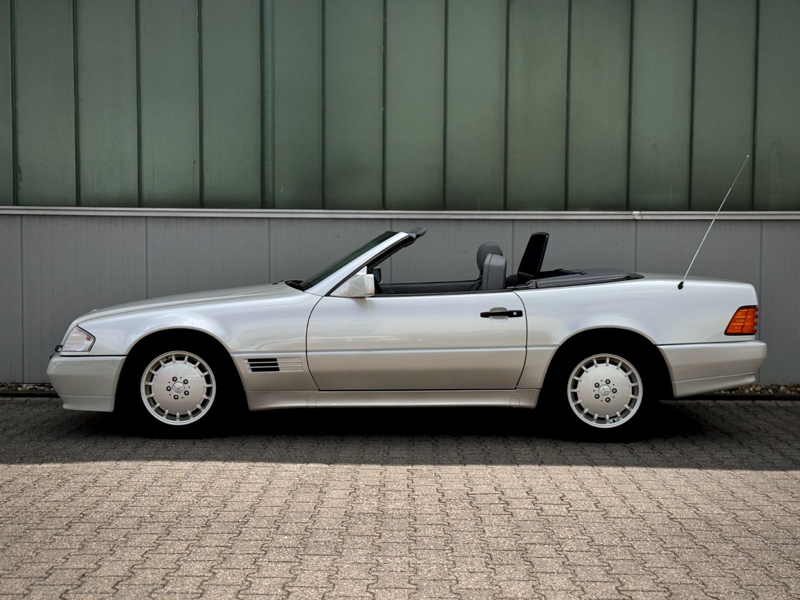 Fahrzeugabbildung Mercedes-Benz SL 300 Roadster *AUTOMATIK|KLIMA|LEDER*