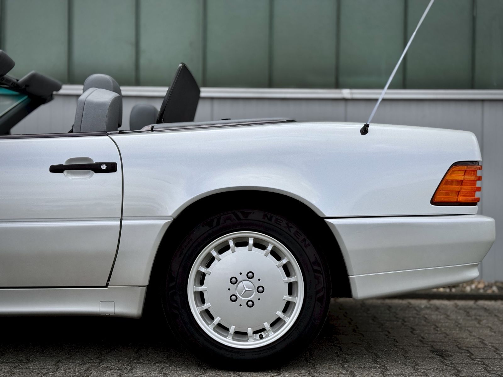 Fahrzeugabbildung Mercedes-Benz SL 300 Roadster *AUTOMATIK|KLIMA|LEDER*