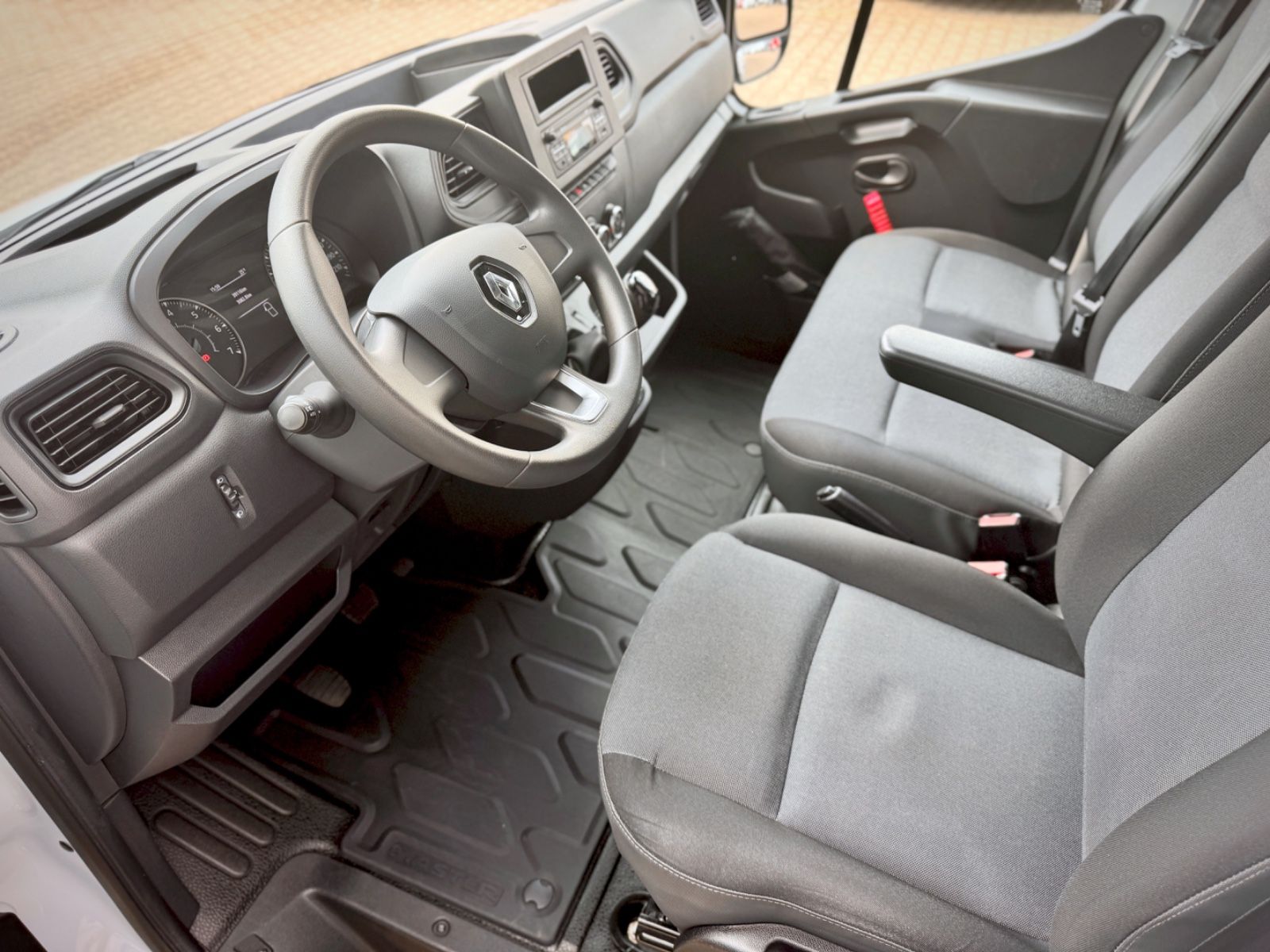 Fahrzeugabbildung Renault Master III Kasten L2H2 Doka *7-SITZE|PDC|KLIMA*