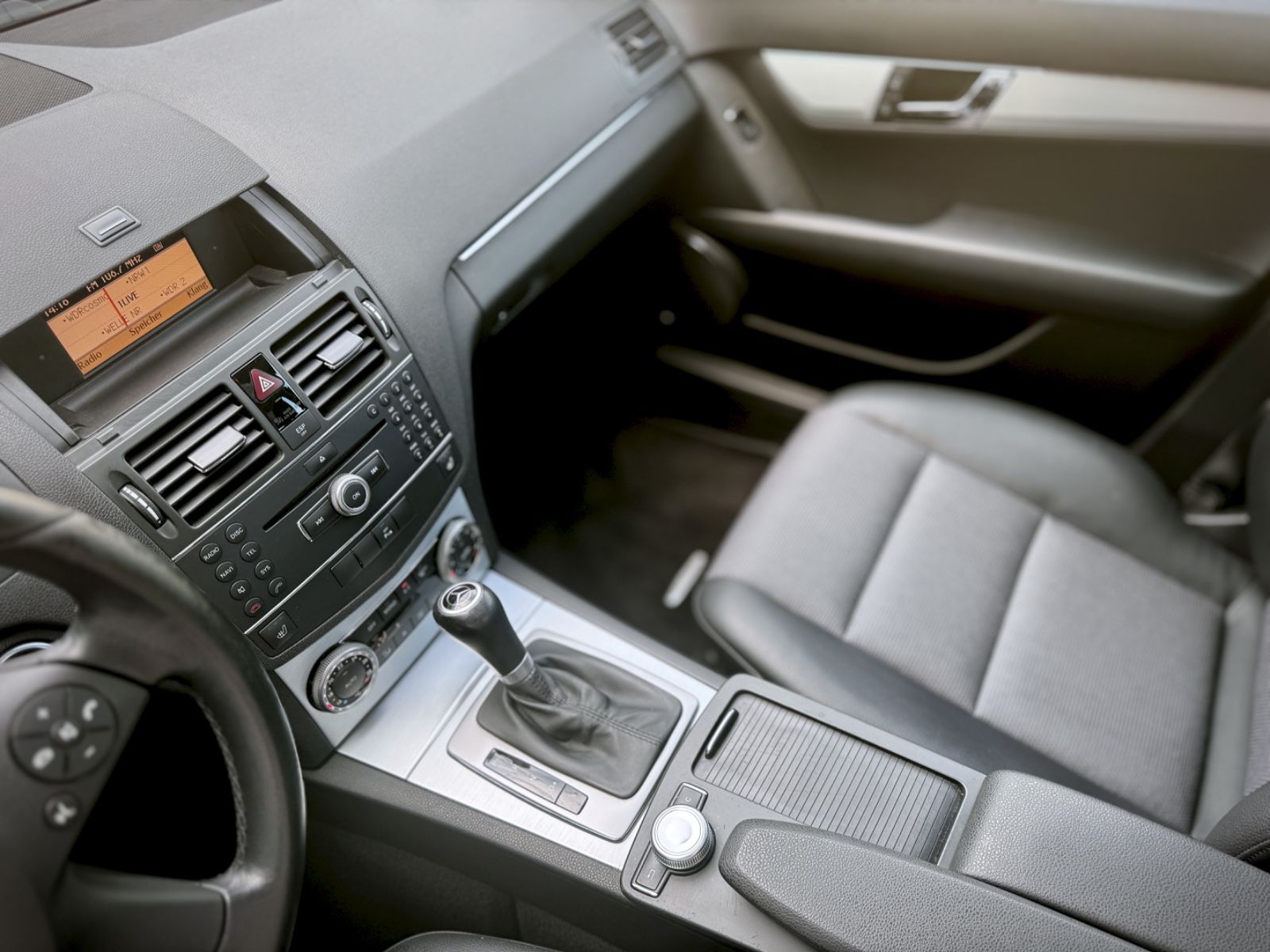 Fahrzeugabbildung Mercedes-Benz C 180 K Avantgarde *XENON|NAVI|PANORAMA*
