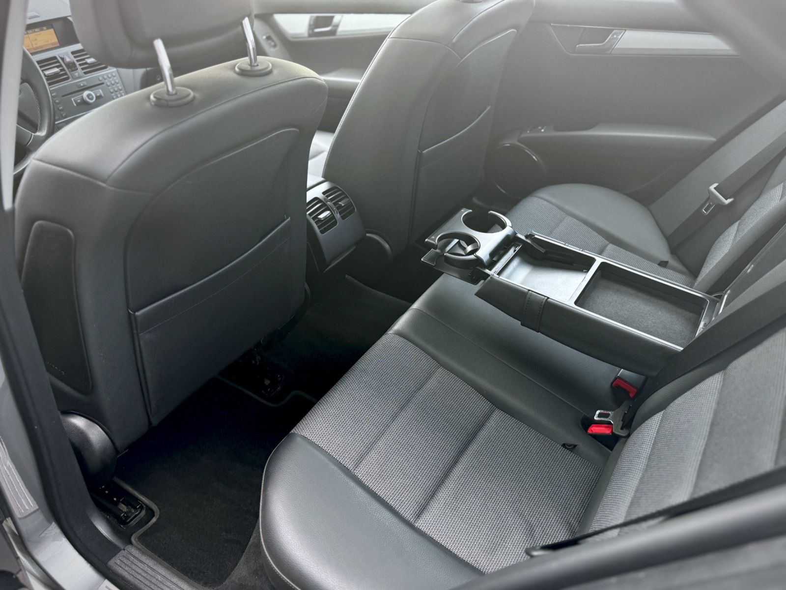 Fahrzeugabbildung Mercedes-Benz C 180 K Avantgarde *XENON|NAVI|PANORAMA*