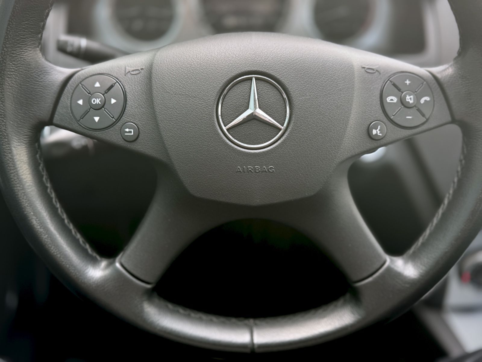Fahrzeugabbildung Mercedes-Benz C 180 K Avantgarde *XENON|NAVI|PANORAMA*