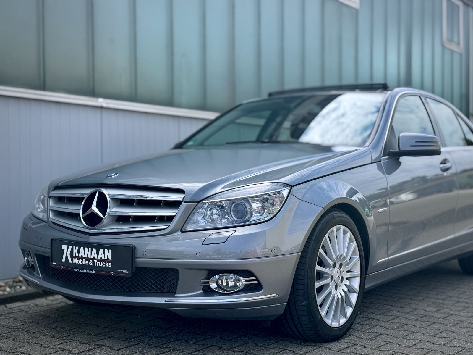 Fahrzeugabbildung Mercedes-Benz C 180 K Avantgarde *XENON|NAVI|PANORAMA*