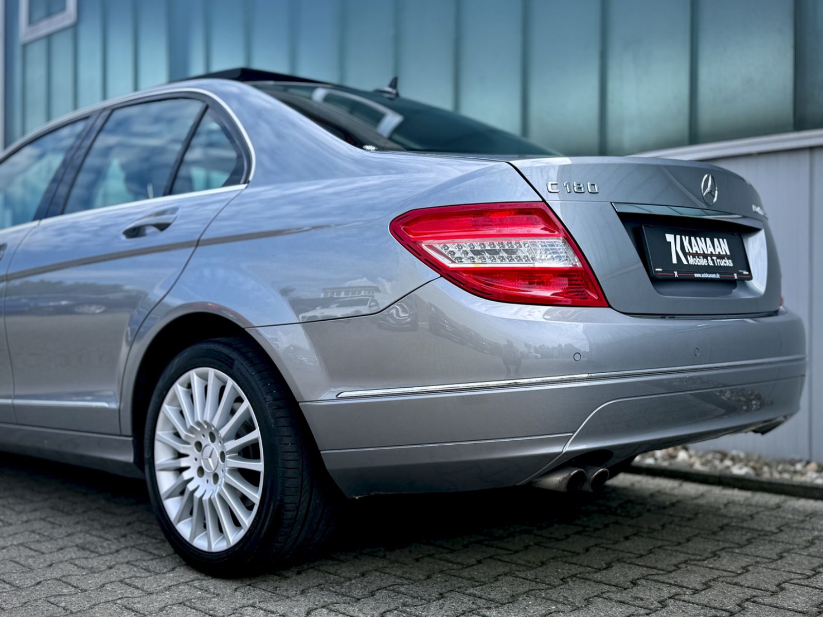 Fahrzeugabbildung Mercedes-Benz C 180 K Avantgarde *XENON|NAVI|PANORAMA*