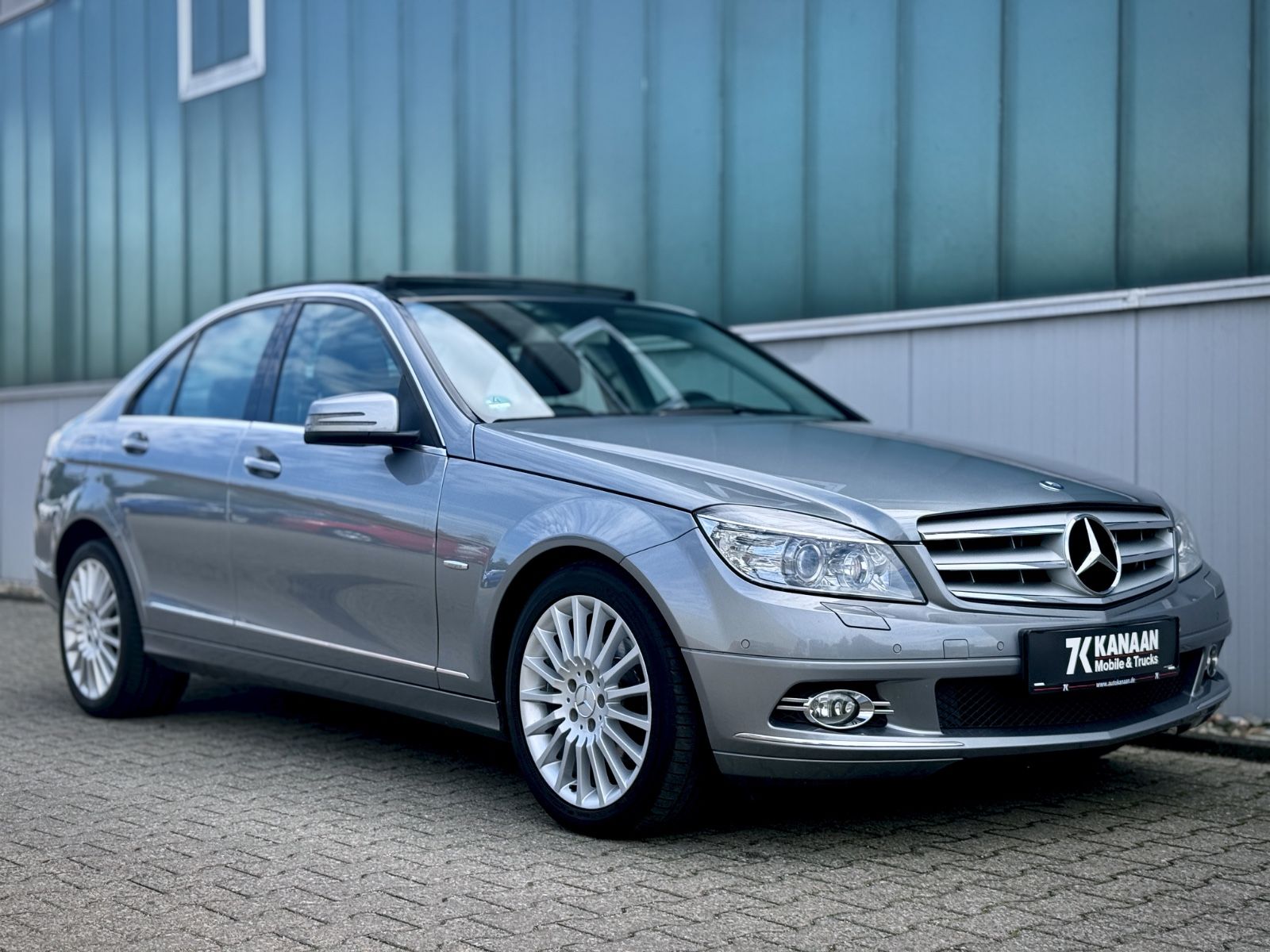 Fahrzeugabbildung Mercedes-Benz C 180 K Avantgarde *XENON|NAVI|PANORAMA*