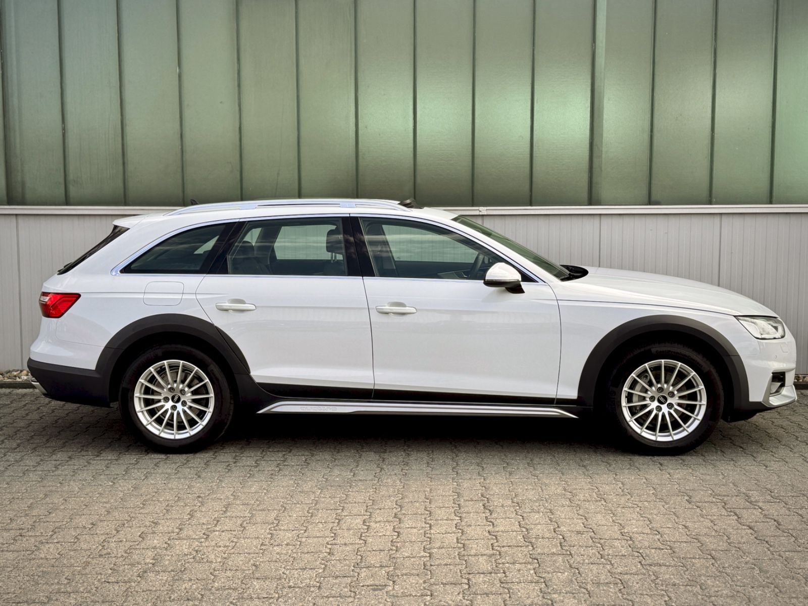 Fahrzeugabbildung Audi A4 Avant Allroad 40TDI Quattro *ASSIST|AHK|PANO*
