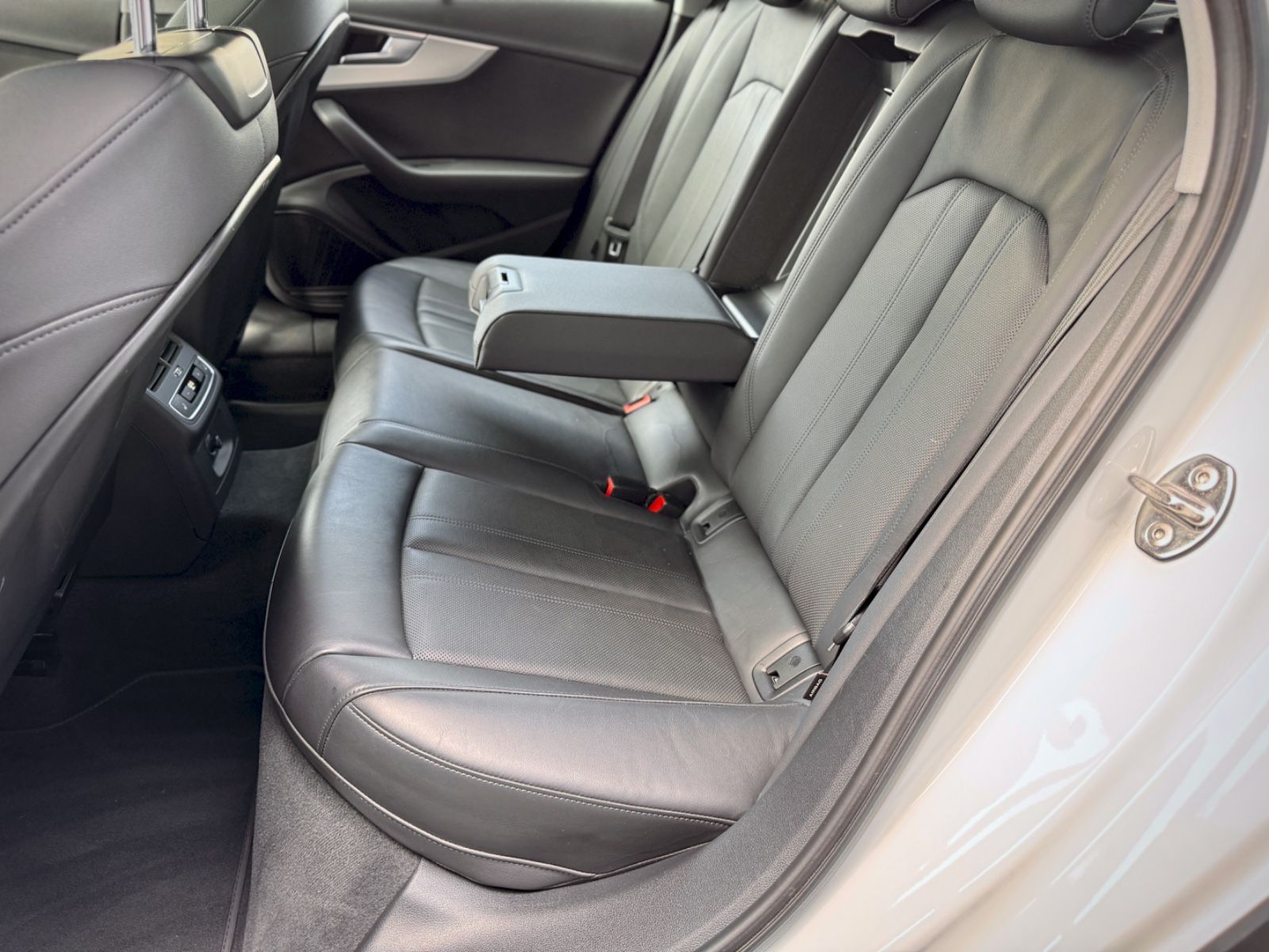 Fahrzeugabbildung Audi A4 Avant Allroad 40TDI Quattro *ASSIST|AHK|PANO*