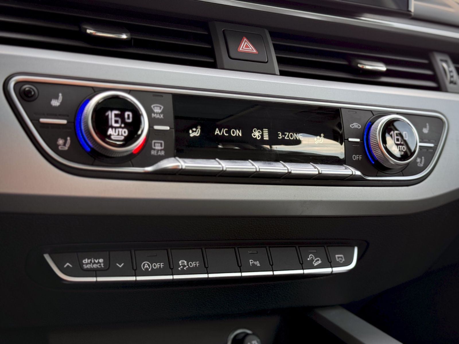 Fahrzeugabbildung Audi A4 Avant Allroad 40TDI Quattro *ASSIST|AHK|PANO*