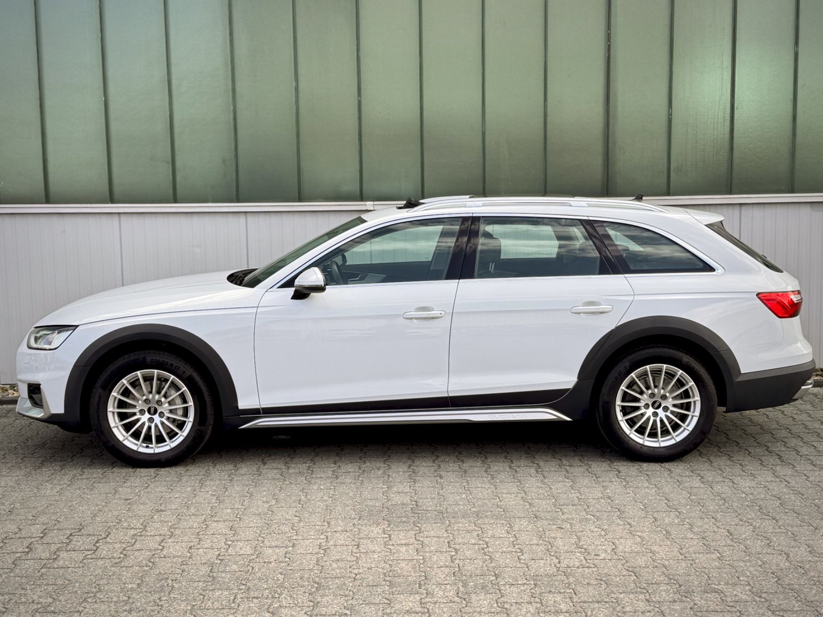 Fahrzeugabbildung Audi A4 Avant Allroad 40TDI Quattro *ASSIST|AHK|PANO*