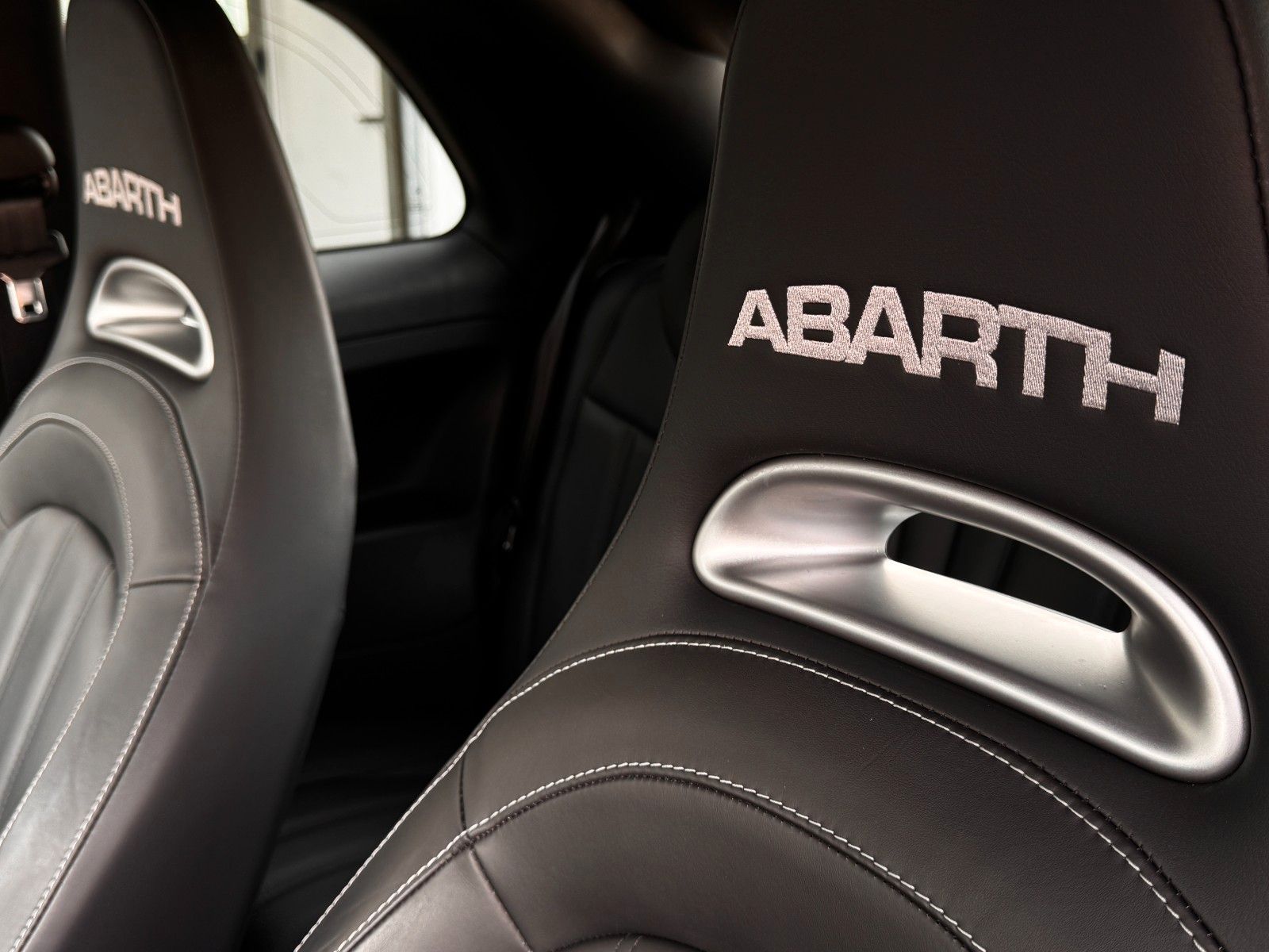 Fahrzeugabbildung Abarth 595 Cabriolet Competizione*LEDER|NAVI|PDC|STYLE*