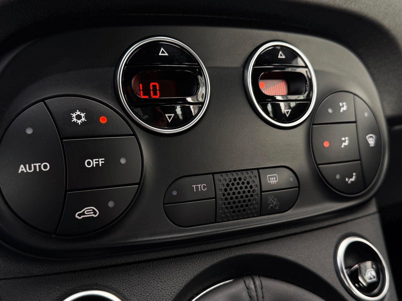 Fahrzeugabbildung Abarth 595 Cabriolet Competizione*LEDER|NAVI|PDC|STYLE*