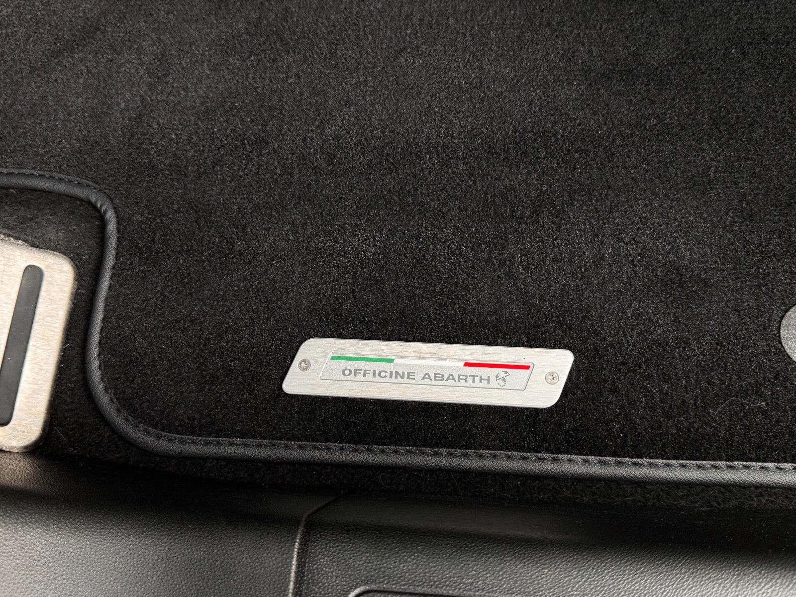 Fahrzeugabbildung Abarth 595 Cabriolet Competizione*LEDER|NAVI|PDC|STYLE*