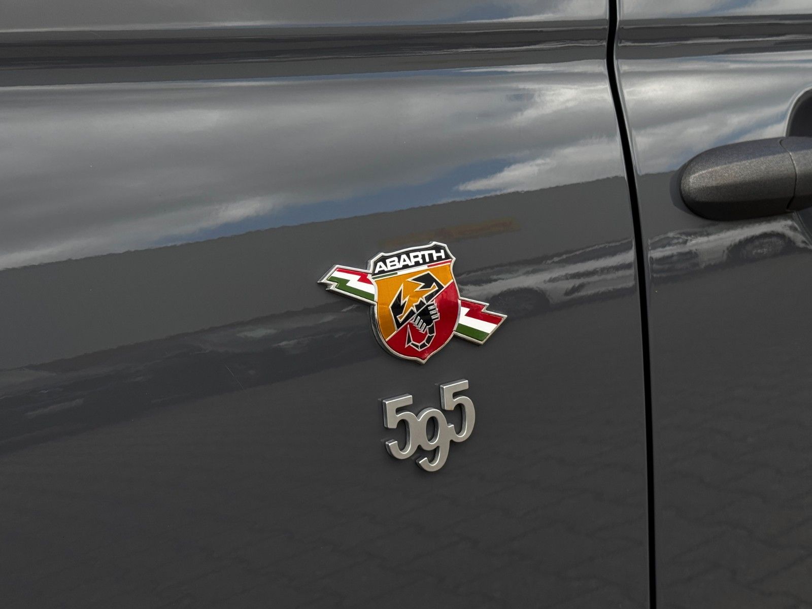 Fahrzeugabbildung Fiat Abarth 595 C Competizione*LEDER|NAVI|PDC|STYLE*