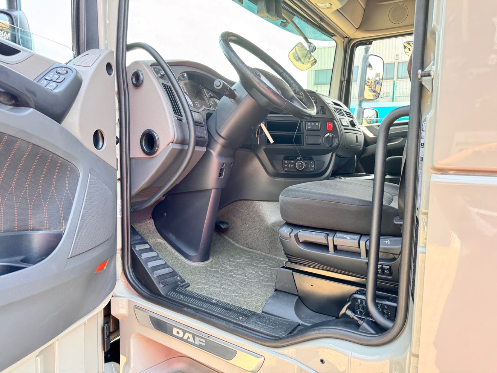 Fahrzeugabbildung DAF XF 480 FT 4x2 SSC Low Deck Standklima ZF-Intard