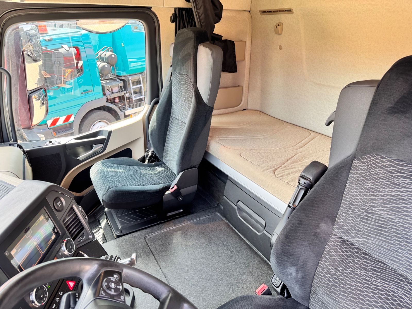 Fahrzeugabbildung Mercedes-Benz 1846 Actros  LS Kipphydraulik Alcoa