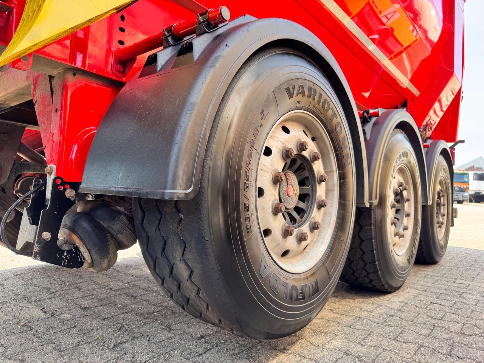 Fahrzeugabbildung Kempf SKM 35/3  Alu Mulde ca.28m³ el. Verdeck  5.020Kg