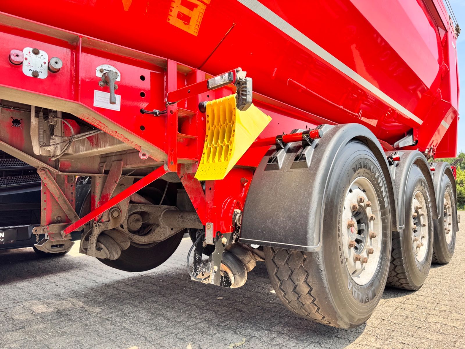 Fahrzeugabbildung Kempf SKM 35/3  Alu Mulde ca.28m³ el. Verdeck  5.020Kg