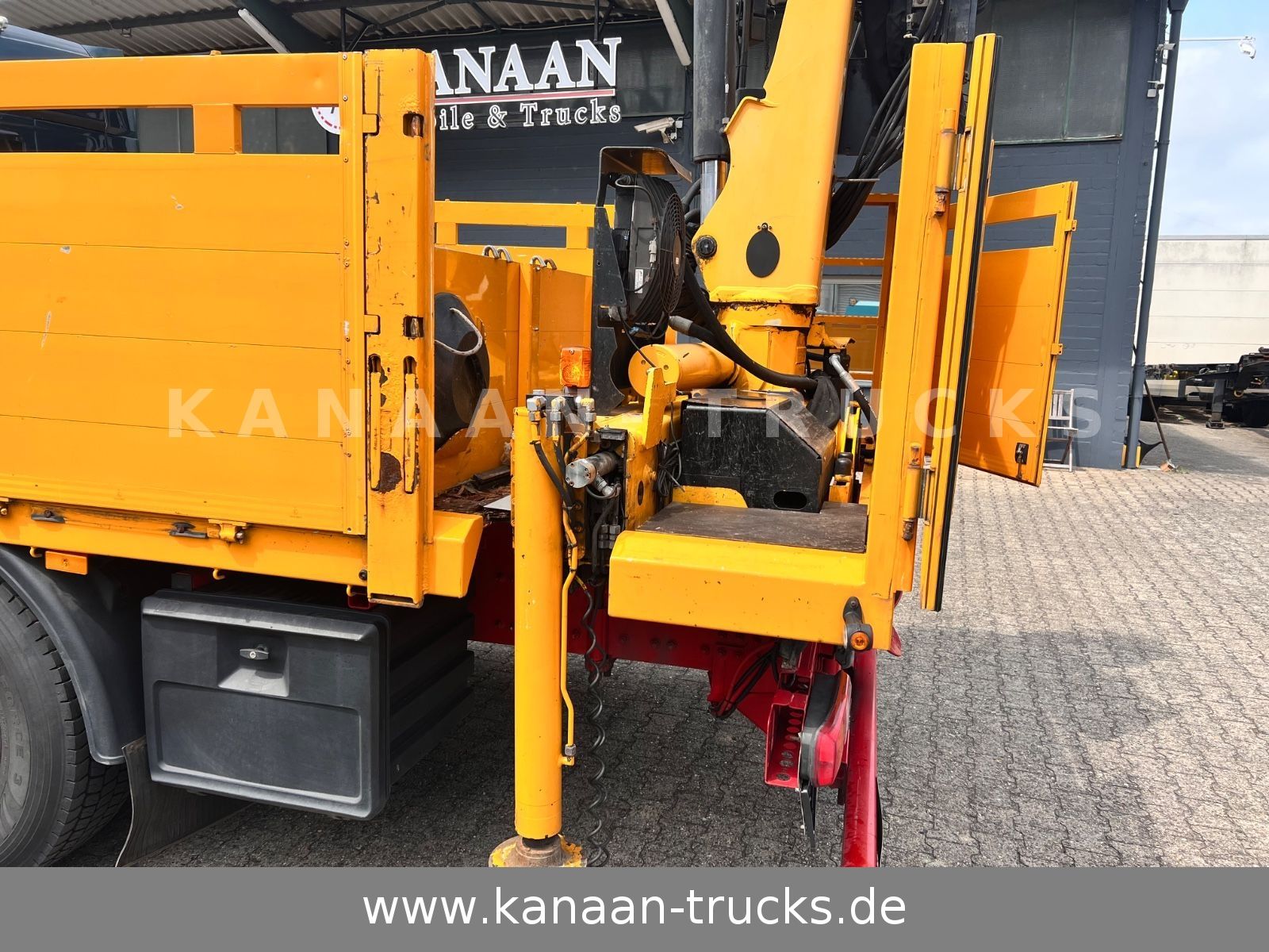 Fahrzeugabbildung Mercedes-Benz 1845 Antos 4x2 Baustoffkran Palfinger 21001L