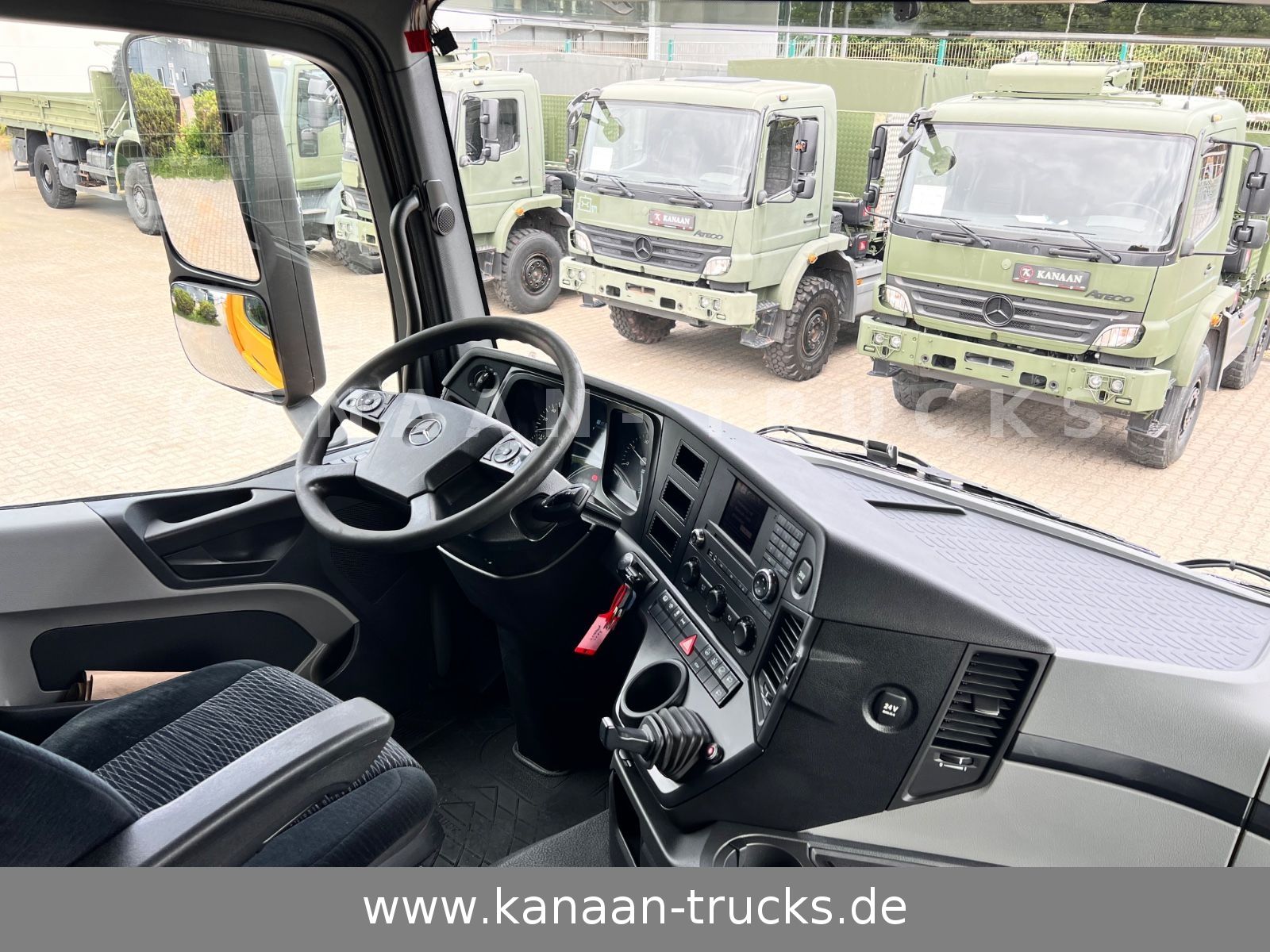 Fahrzeugabbildung Mercedes-Benz 1845 Antos 4x2 Baustoffkran Palfinger 21001L