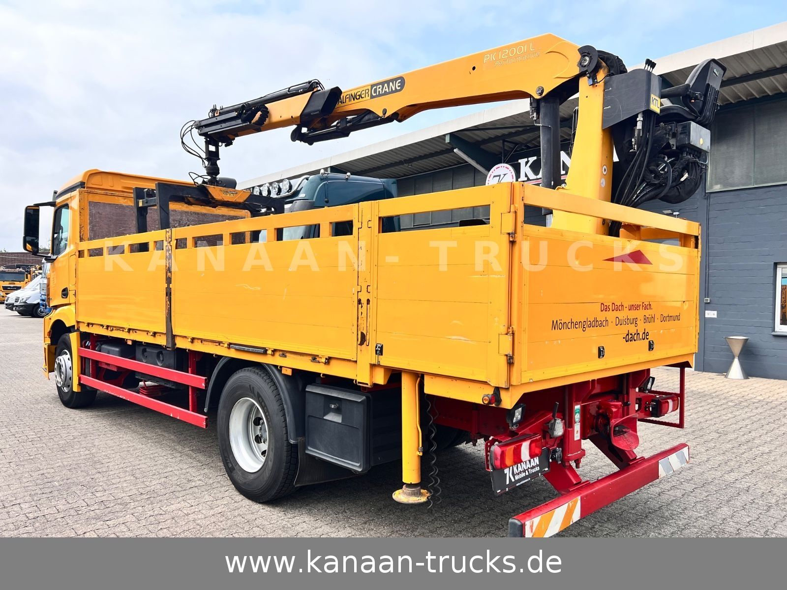 Fahrzeugabbildung Mercedes-Benz 1845 Antos 4x2 Baustoffkran Palfinger 21001L
