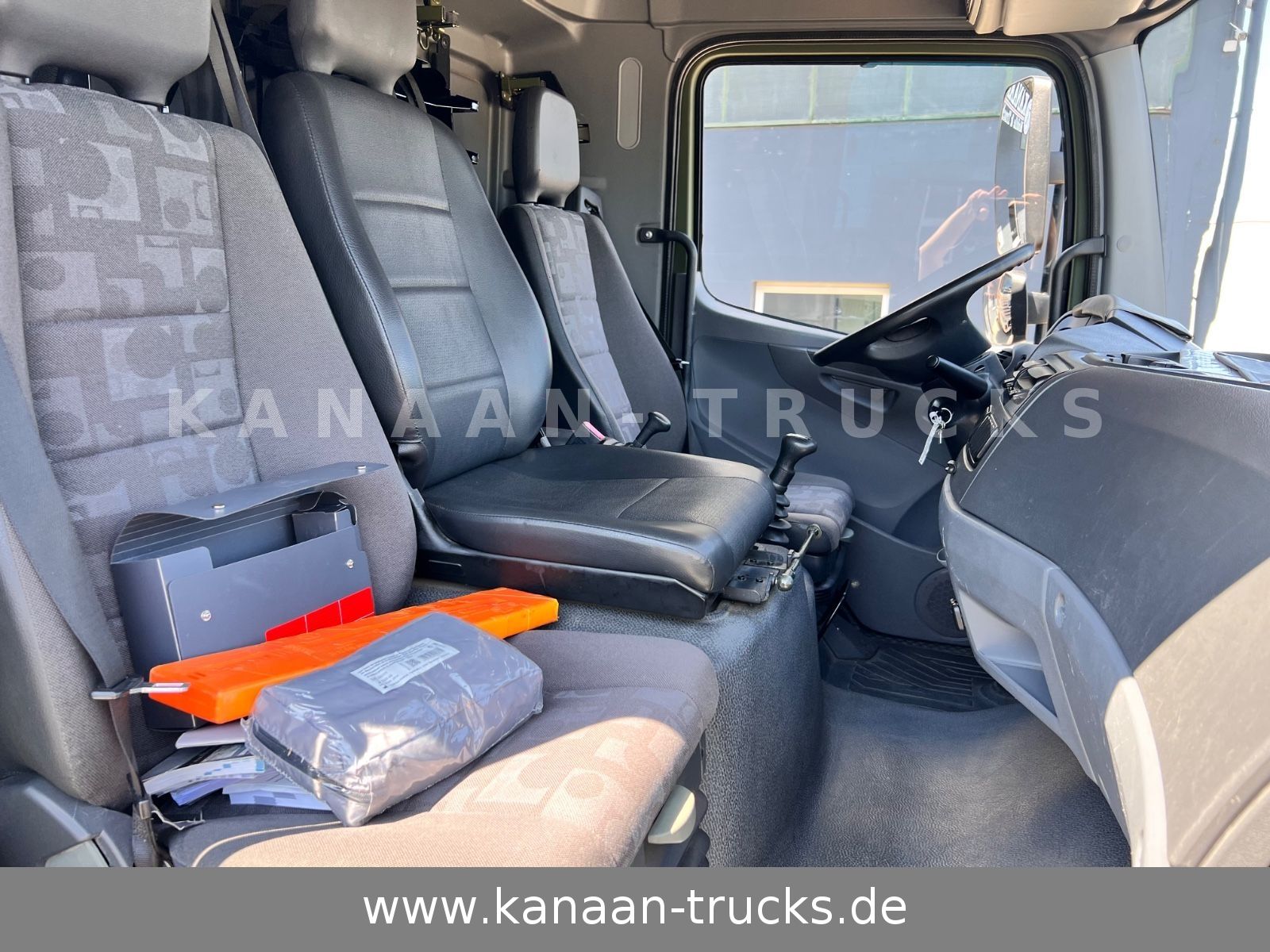 Fahrzeugabbildung Mercedes-Benz 1018 Atego 4x4 Allrad  Miltär Camper Expedition