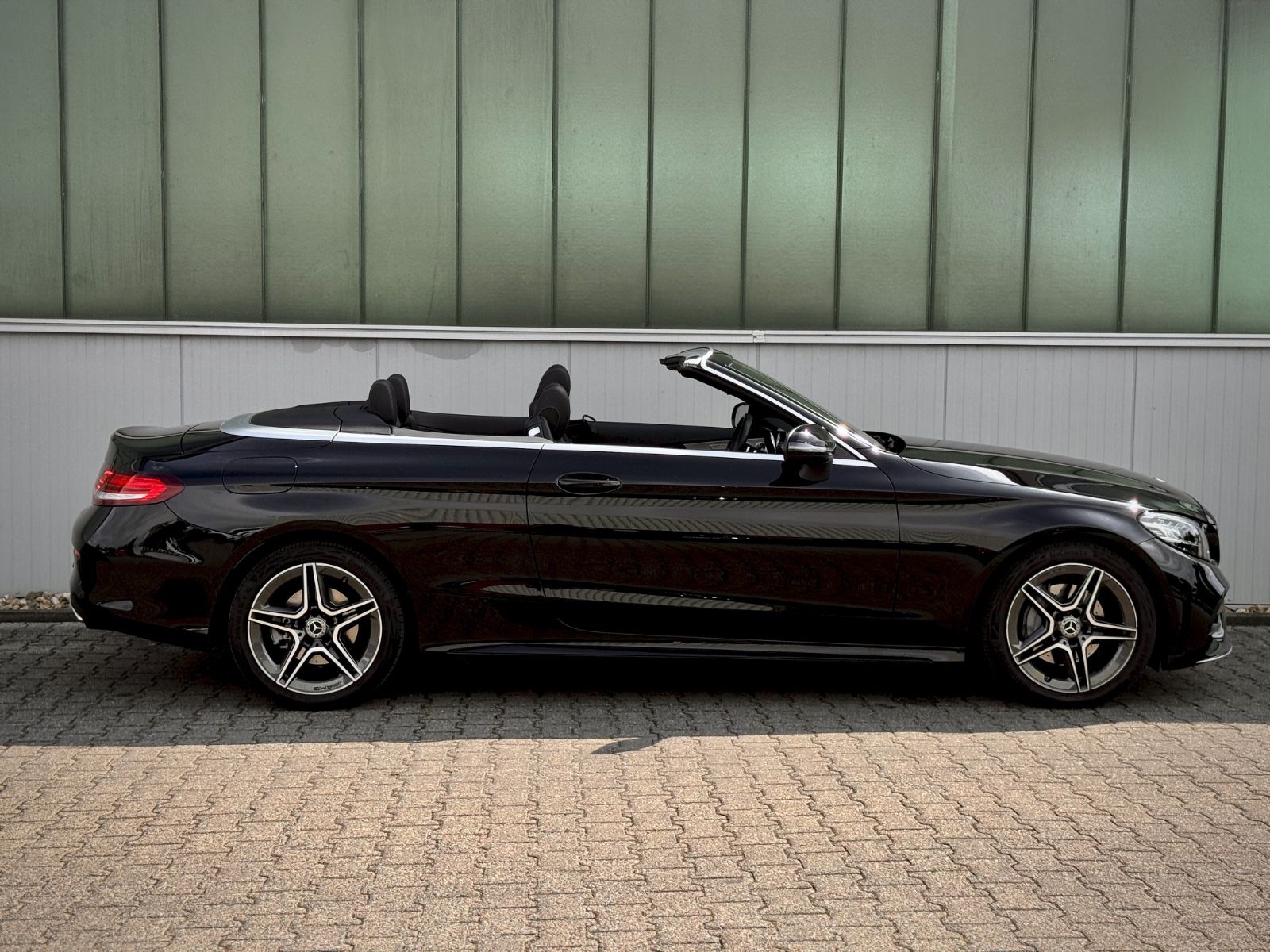 Fahrzeugabbildung Mercedes-Benz C 180 Cabriolet AMG-Line*AIRSCARF|NAV|BURMESTER*