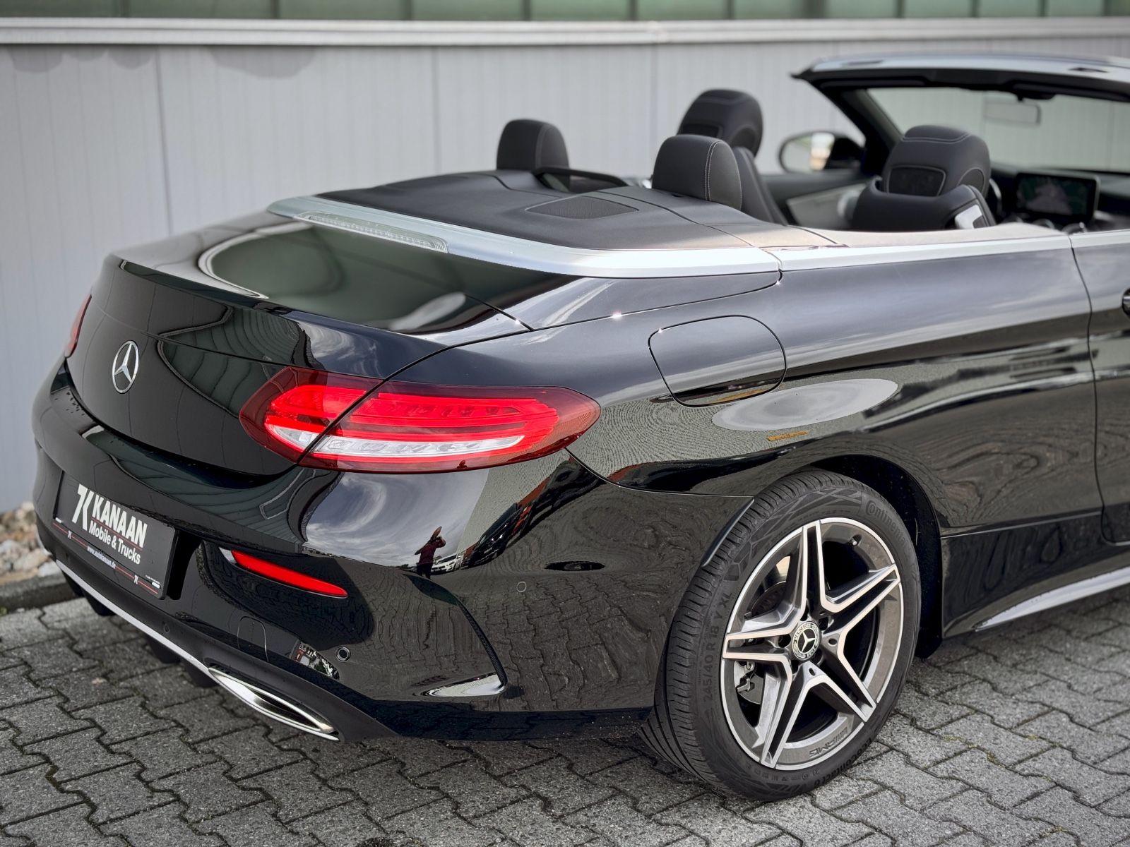 Fahrzeugabbildung Mercedes-Benz C 180 Cabriolet AMG-Line*AIRSCARF|NAV|BURMESTER*