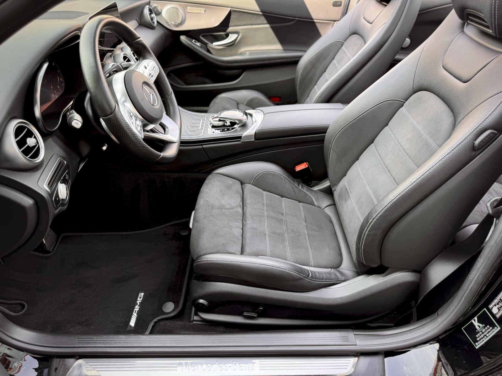 Fahrzeugabbildung Mercedes-Benz C 180 Cabriolet AMG-Line*AIRSCARF|NAV|BURMESTER*