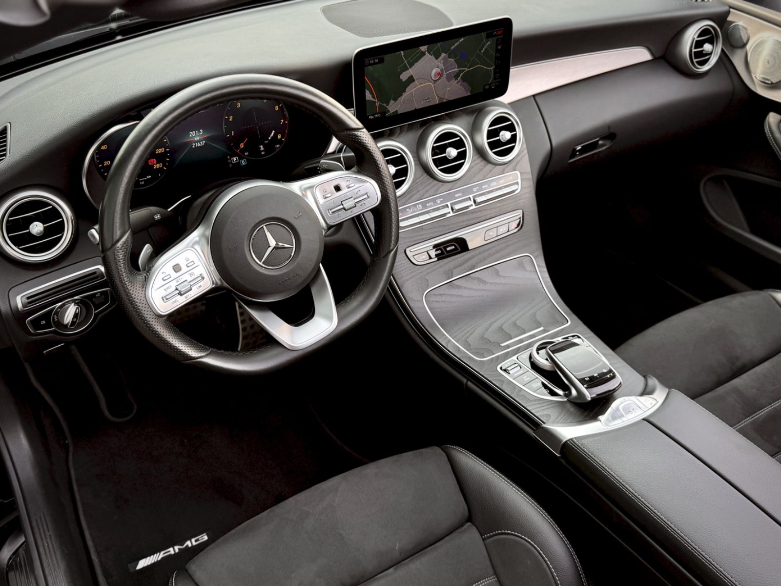 Fahrzeugabbildung Mercedes-Benz C 180 Cabriolet AMG-Line*AIRSCARF|NAV|BURMESTER*