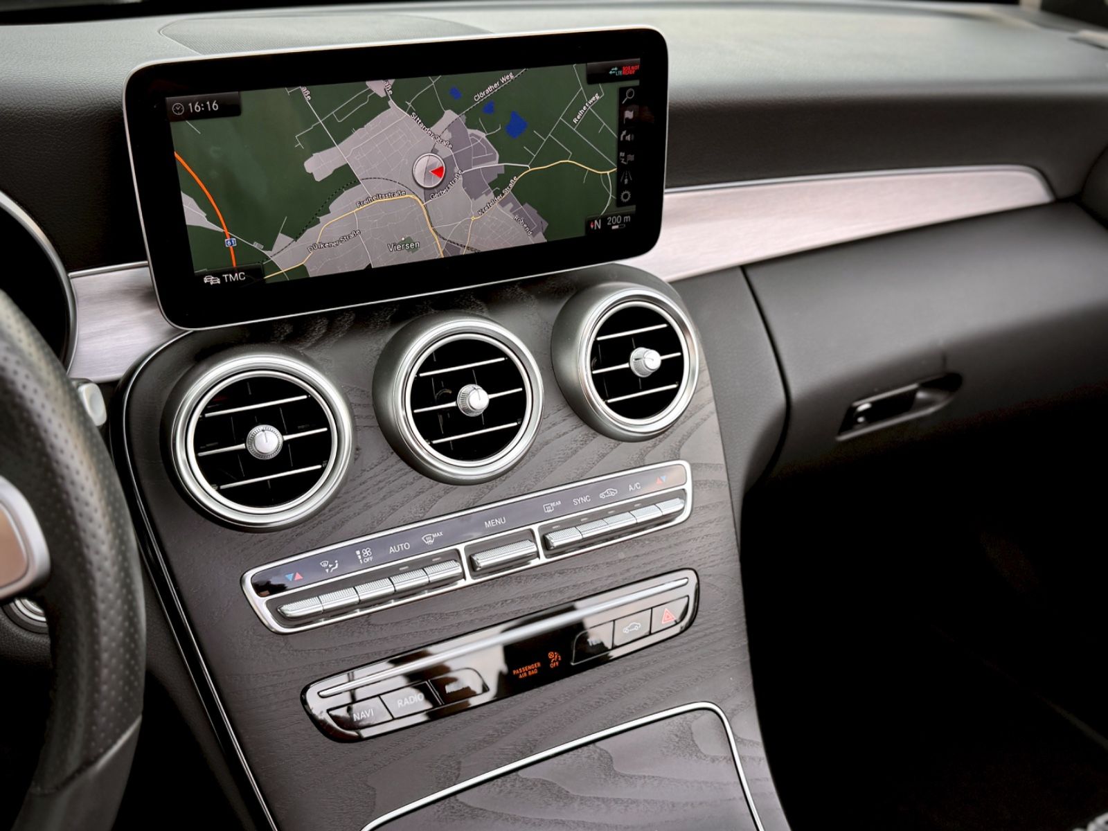 Fahrzeugabbildung Mercedes-Benz C 180 Cabriolet AMG-Line*AIRSCARF|NAV|BURMESTER*