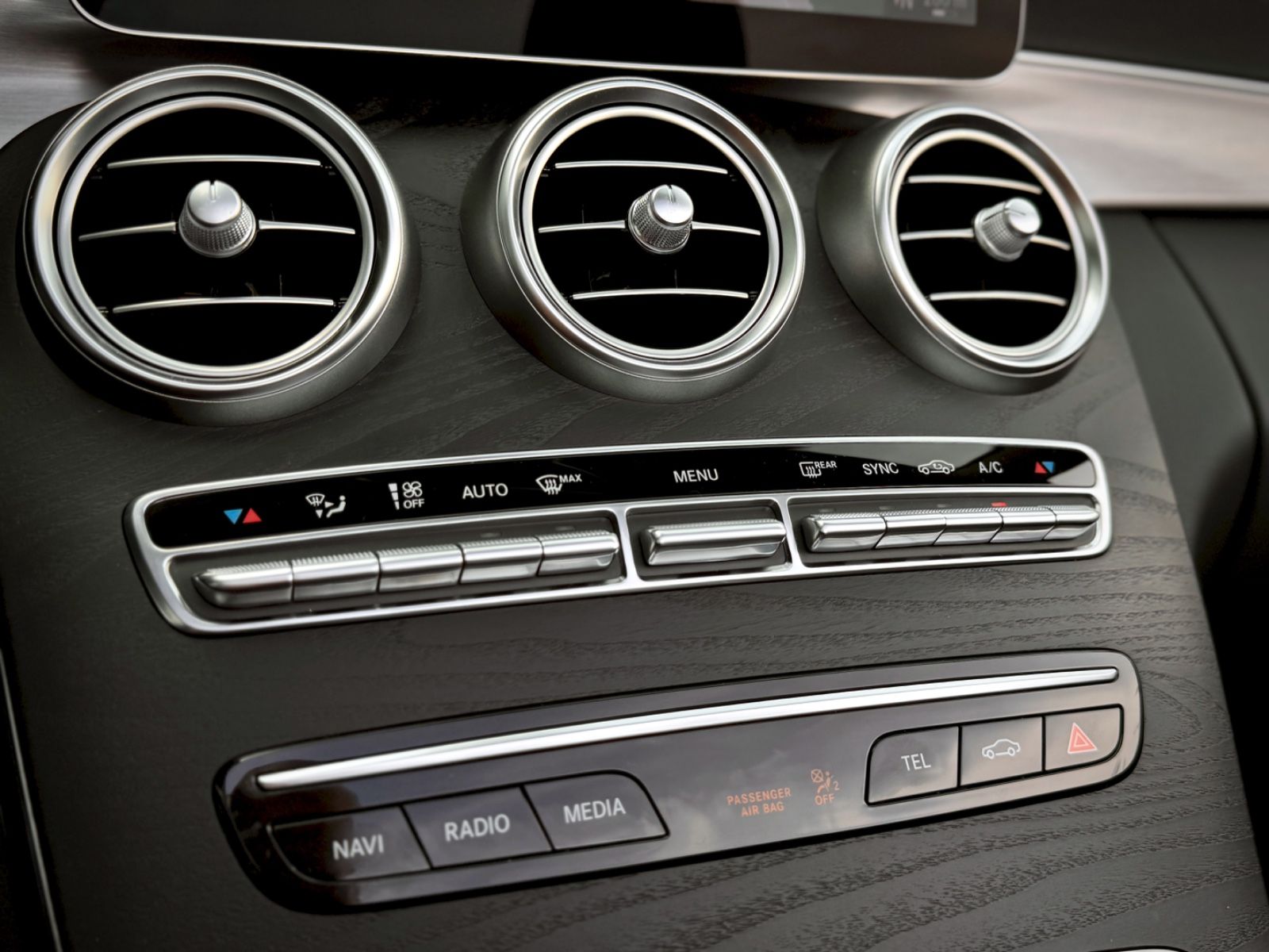 Fahrzeugabbildung Mercedes-Benz C 180 Cabriolet AMG-Line*AIRSCARF|NAV|BURMESTER*