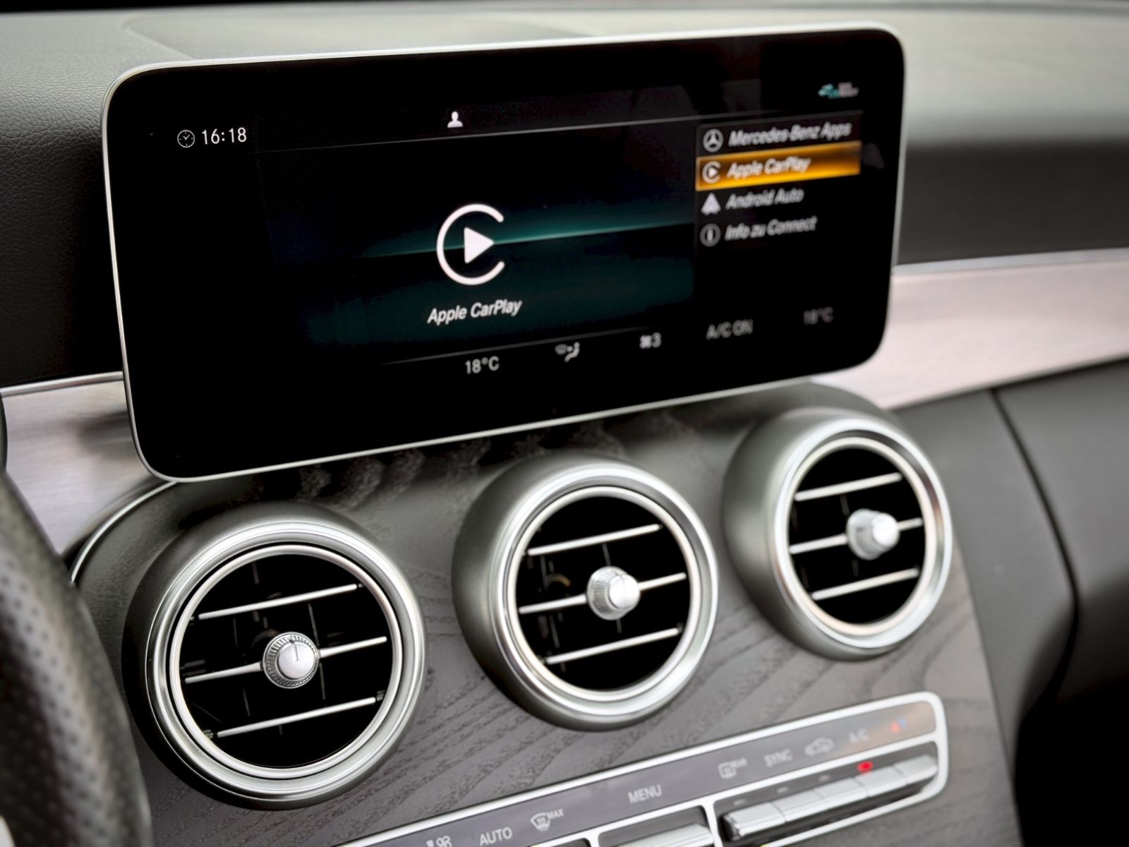 Fahrzeugabbildung Mercedes-Benz C 180 Cabriolet AMG-Line*AIRSCARF|NAV|BURMESTER*