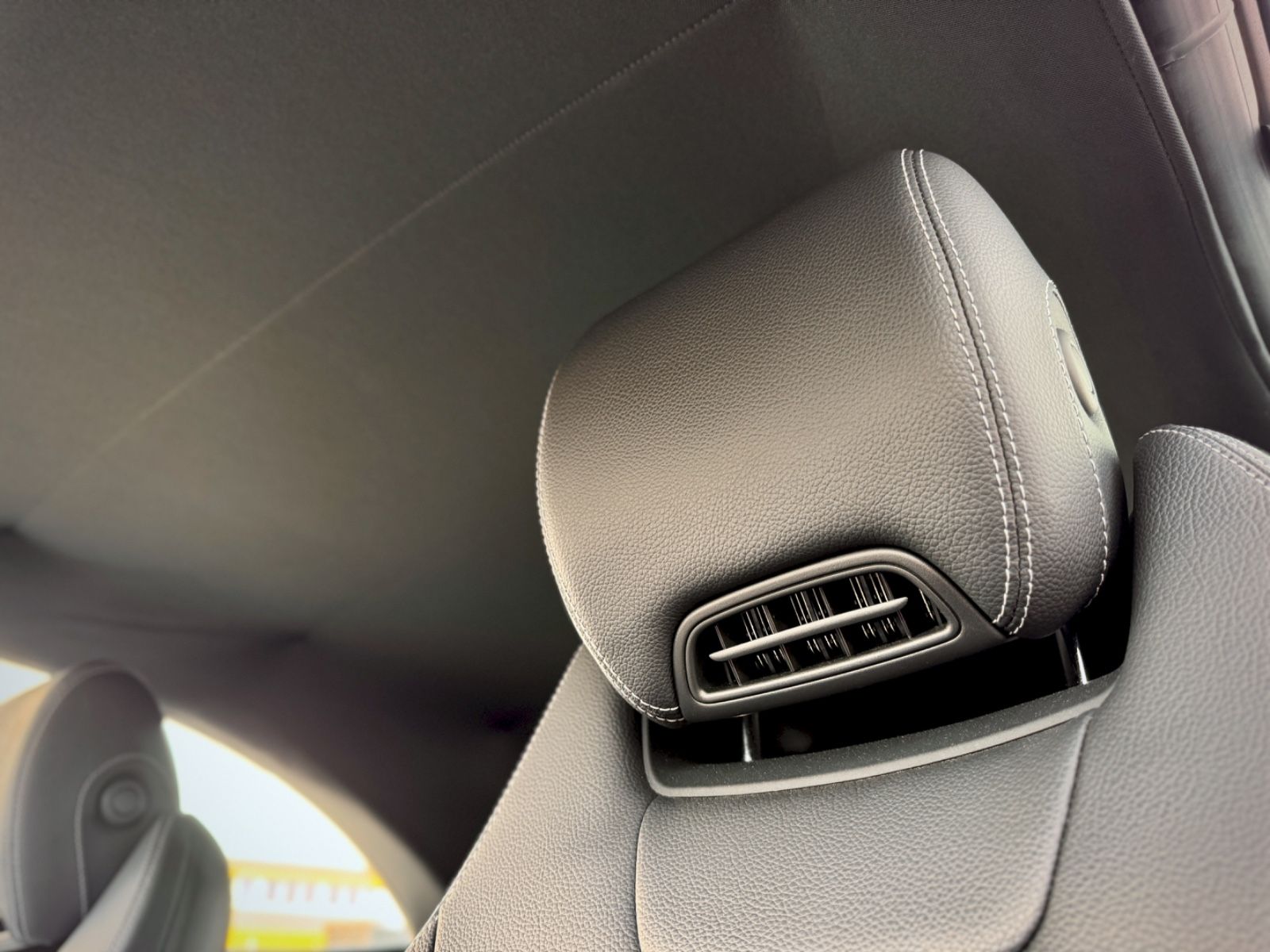 Fahrzeugabbildung Mercedes-Benz C 180 Cabriolet AMG-Line*AIRSCARF|NAV|BURMESTER*