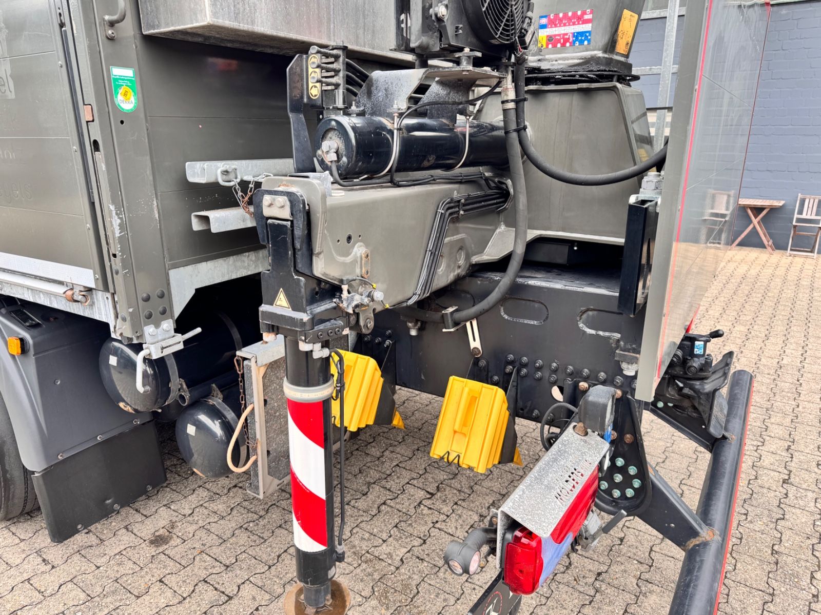 Fahrzeugabbildung MAN 26.460 TGX Baustoffkran HMF 2110-L3