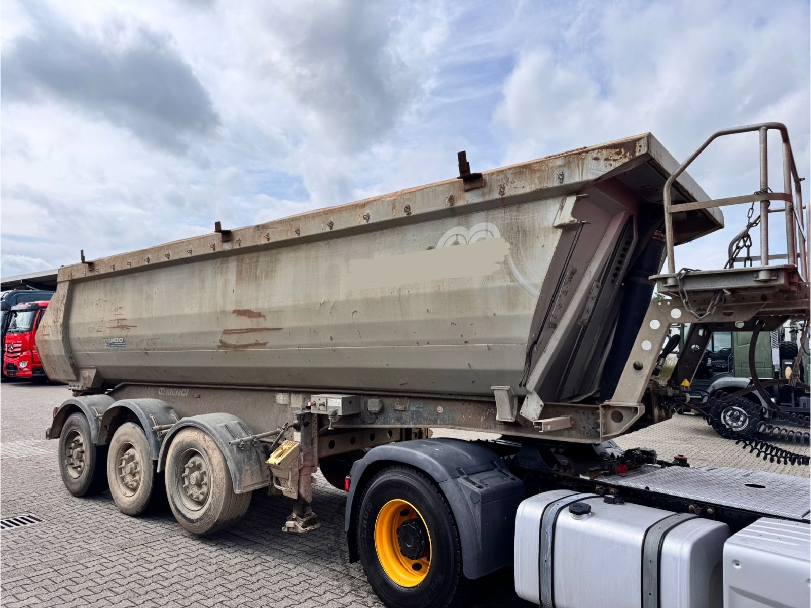Fahrzeugabbildung Menci SA700R Kipper Mulde 27m³ Lift Stahl 3 Stück