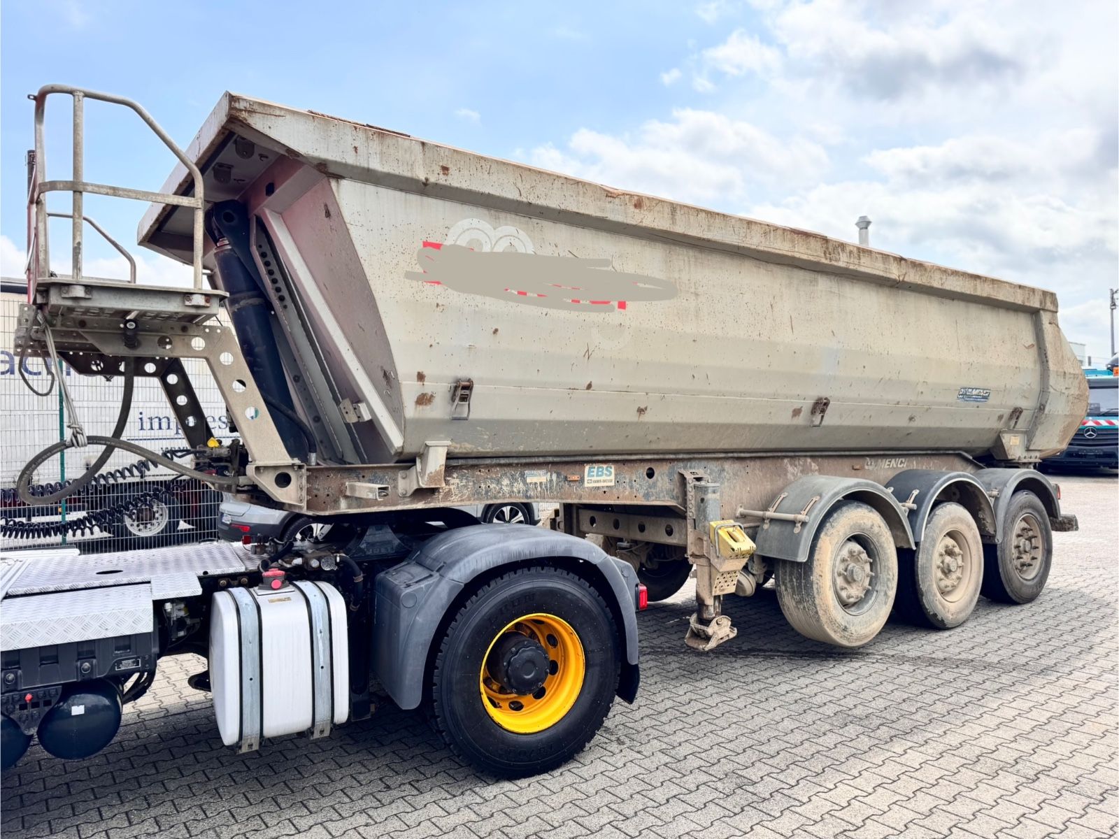 Fahrzeugabbildung Menci SA700R Kipper Mulde 27m³ Lift Stahl 3 Stück