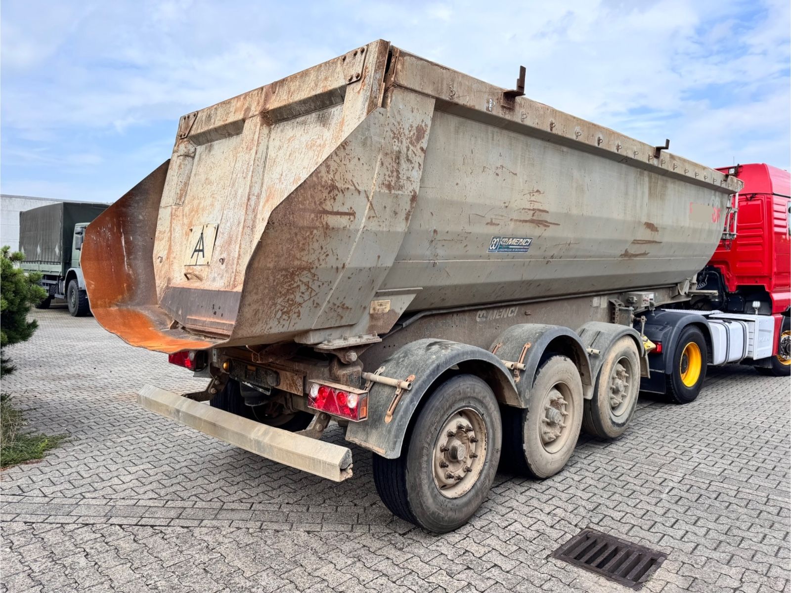 Fahrzeugabbildung Menci SA700R Kipper Mulde 27m³ Lift Stahl 3 Stück