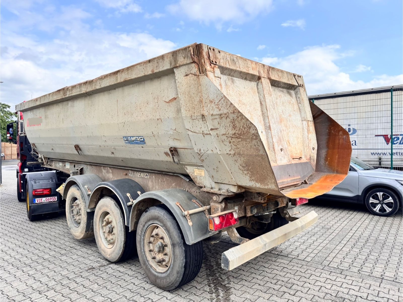 Fahrzeugabbildung Menci SA700R Kipper Mulde 27m³ Lift Stahl 3 Stück