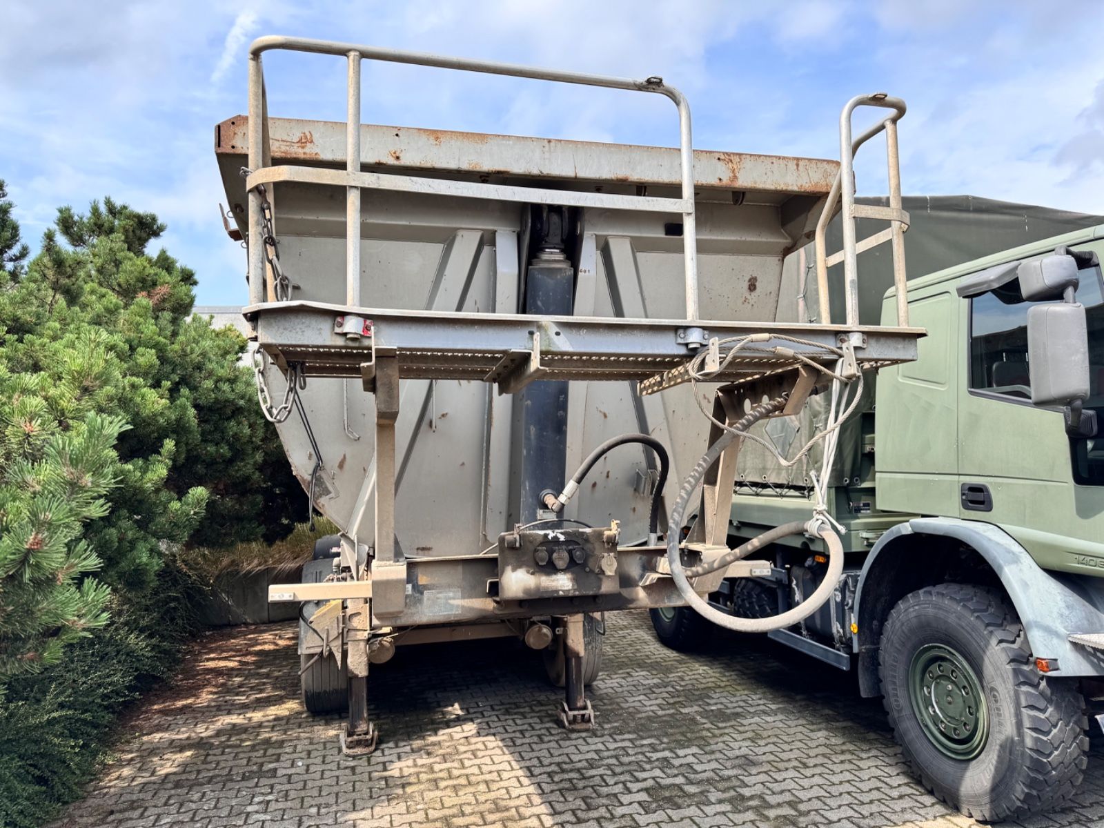 Fahrzeugabbildung Menci SA700R Kipper Mulde 27m³ Lift Stahl 3 Stück