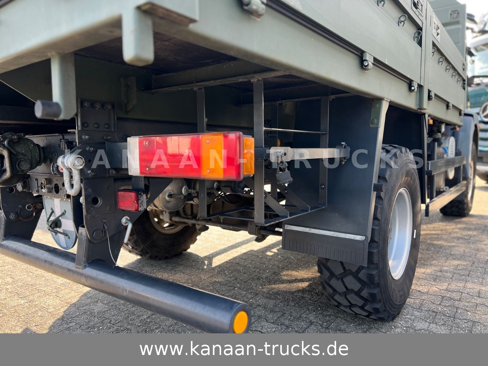 Fahrzeugabbildung Iveco ML100E22WM-BW  4x4 Miltär Camper Exped  8.670Km