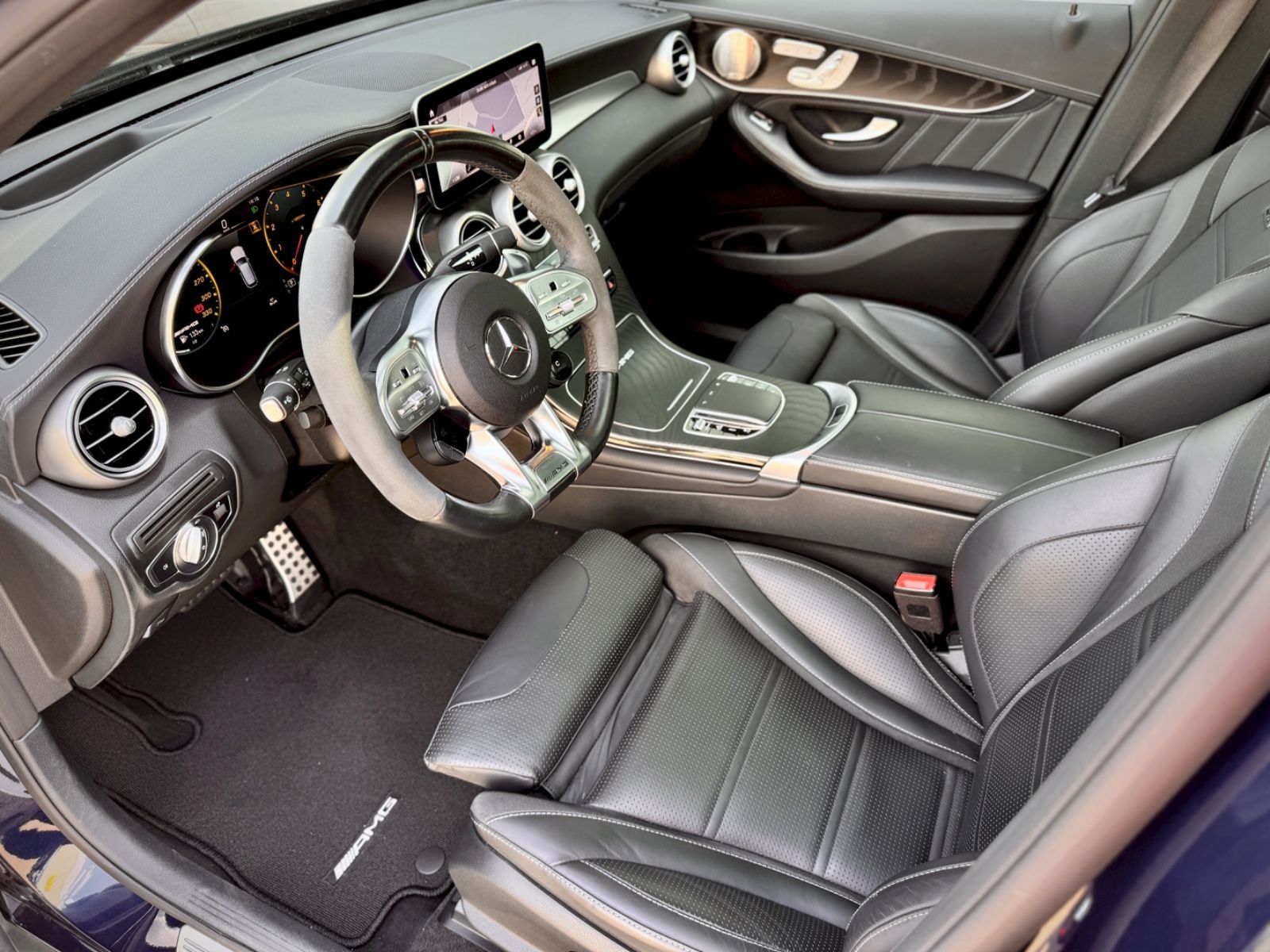 Fahrzeugabbildung Mercedes-Benz GLC 63 S AMG 4MATIC *9G|HEAD-UP|PANORAMA*