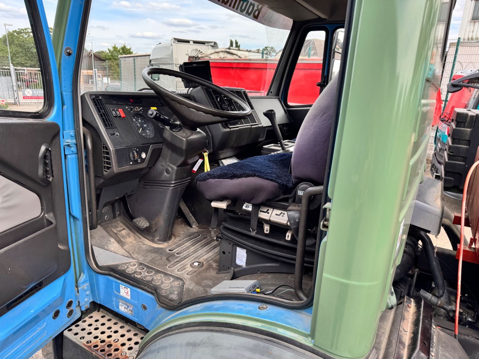 Fahrzeugabbildung Mercedes-Benz 1417 AK Allrad Palfinger Montagekran 17,7m 64TKM