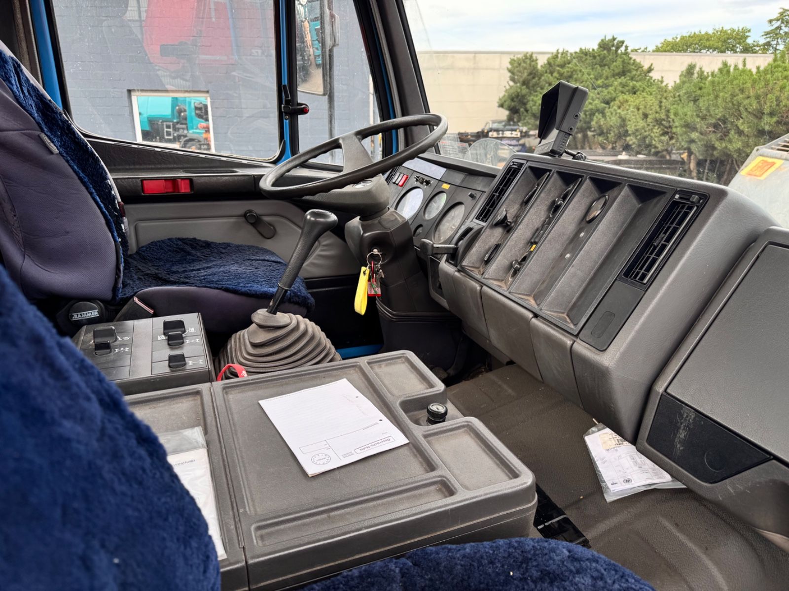 Fahrzeugabbildung Mercedes-Benz 1417 AK Allrad Palfinger Montagekran 17,7m 64TKM