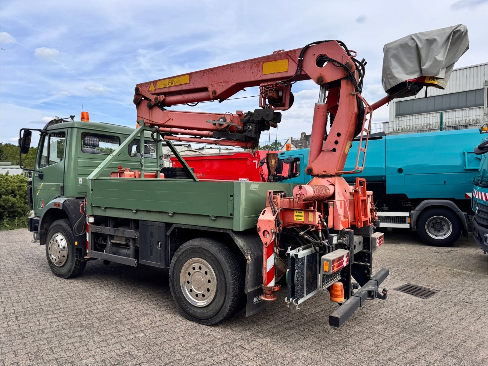 Fahrzeugabbildung Mercedes-Benz 1417 AK Allrad Palfinger Montagekran 17,7m 64TKM