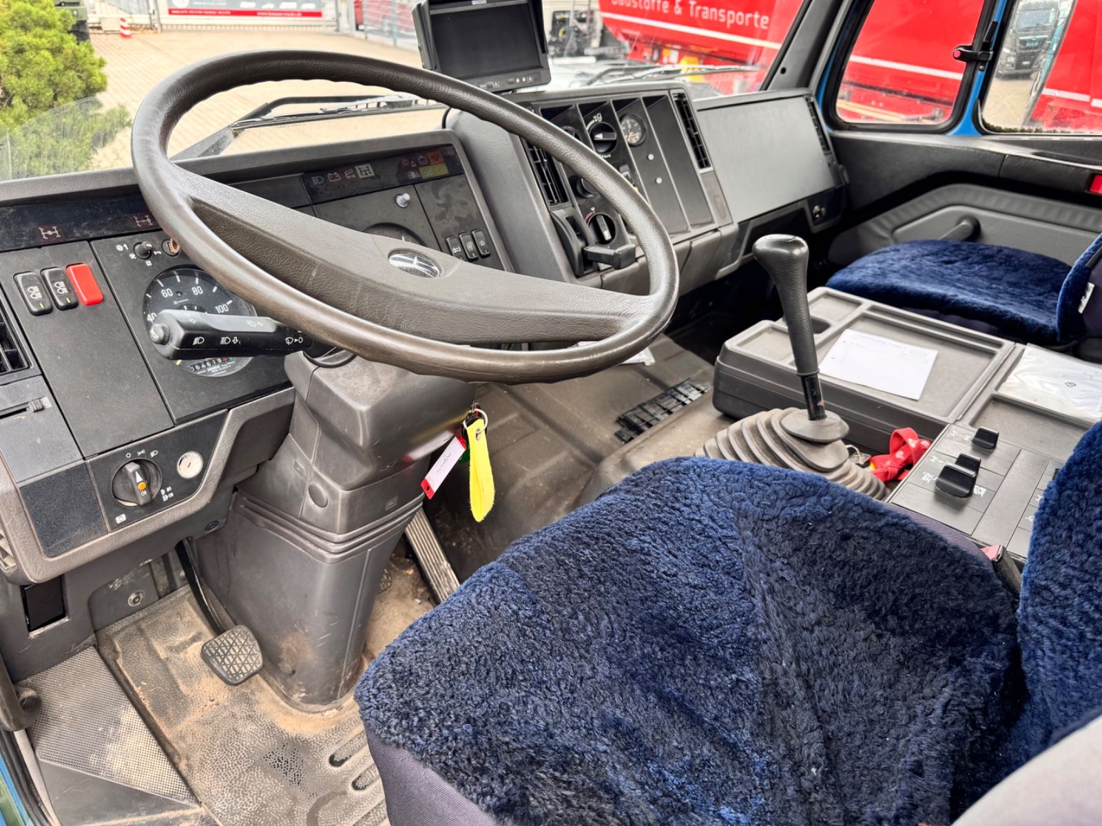 Fahrzeugabbildung Mercedes-Benz 1417 AK Allrad Palfinger Montagekran 17,7m 64TKM