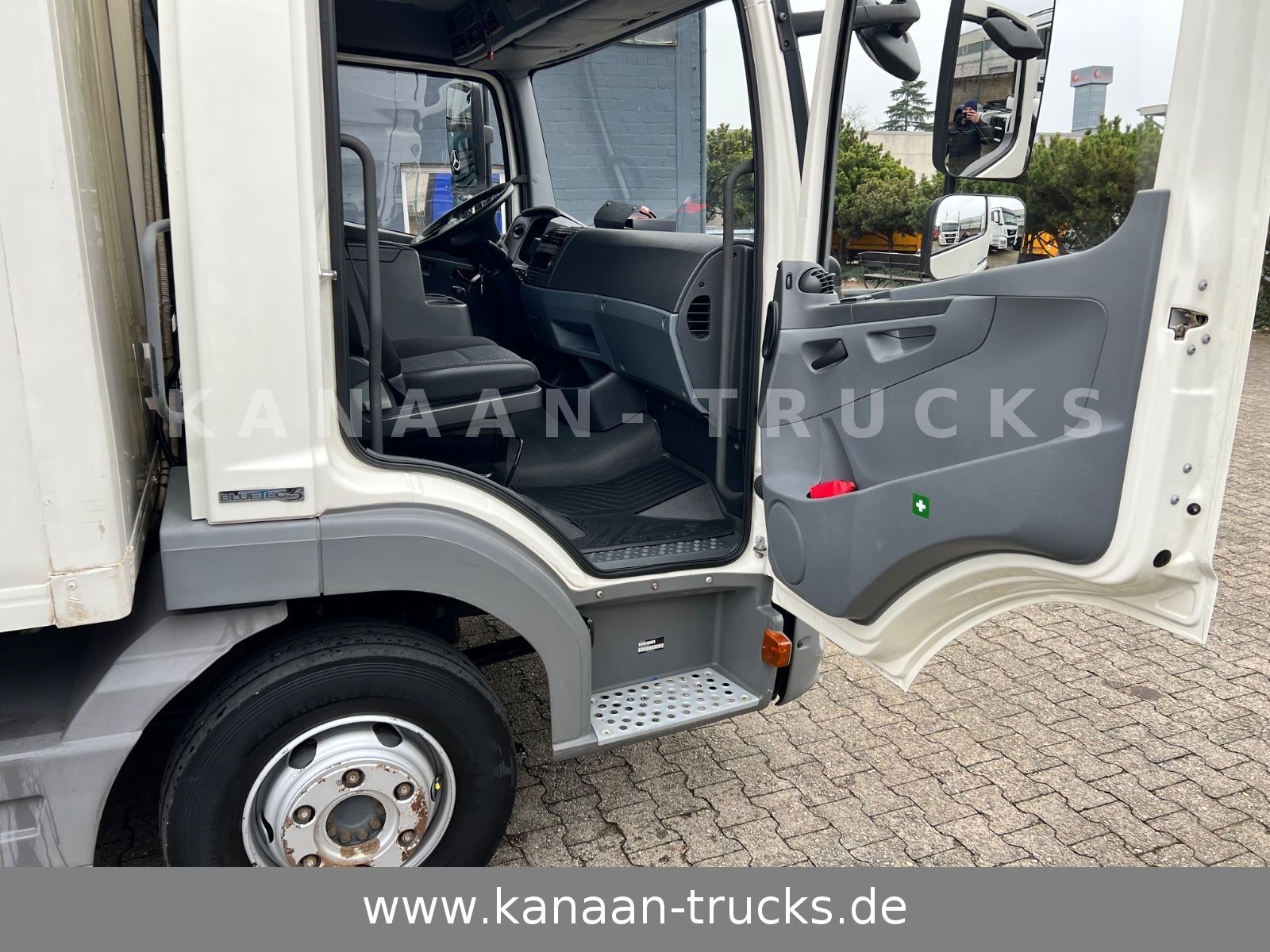 Fahrzeugabbildung Mercedes-Benz 816 Atego Tiefkühlkoffer Carrier LBW