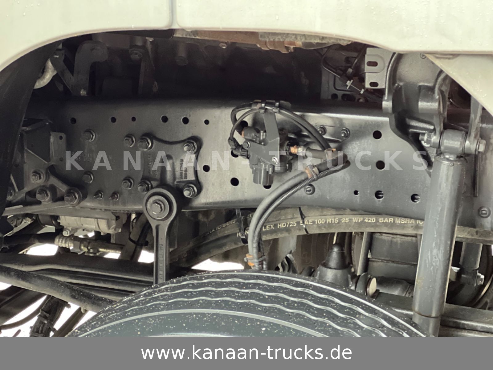 Fahrzeugabbildung Mercedes-Benz 2032 Actros 4x4 Bucher STKF 9500  AIRPORT  KLIMA